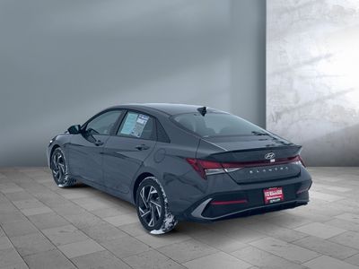 2025 Hyundai Elantra - Photo 2