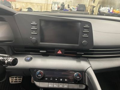 2025 Hyundai Elantra - Photo 12