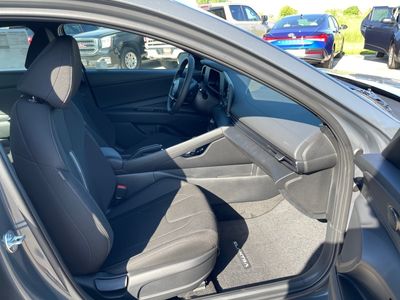 2025 Hyundai Elantra - Photo 13