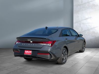 2025 Hyundai Elantra - Photo 3