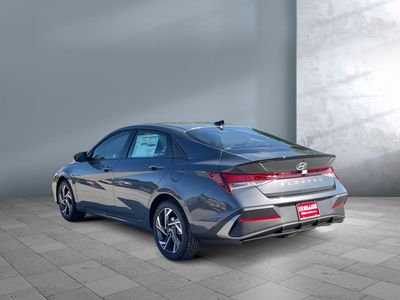 2025 Hyundai Elantra - Photo 4