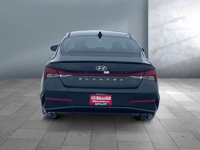 2025 Hyundai Elantra - Photo 5