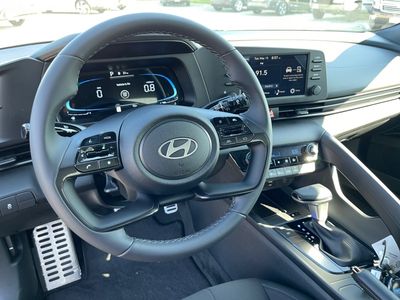 2025 Hyundai Elantra - Photo 8