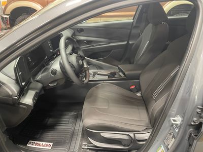 2025 Hyundai Elantra - Photo 9