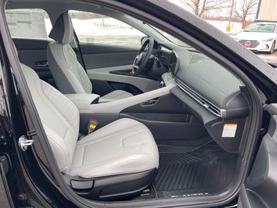 2025 Hyundai Elantra Hybrid - Photo 12
