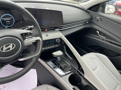2025 Hyundai Elantra Hybrid - Photo 13