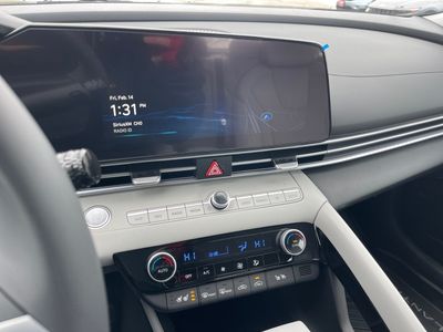 2025 Hyundai Elantra Hybrid - Photo 10