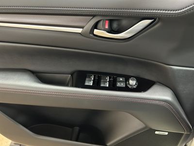 2025 Mazda CX-5 — photo 8 view