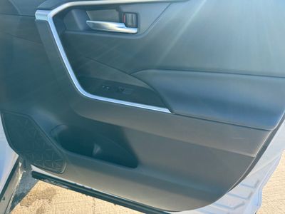 2025 Toyota RAV4 — photo 7 view