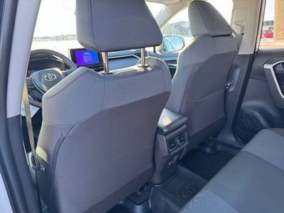 2025 Toyota RAV4 — photo 9 view