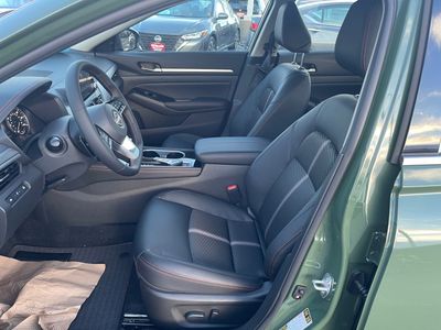 2025 Nissan Altima — photo 8 view