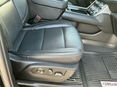 2023 GMC Yukon XL — photo 9 view
