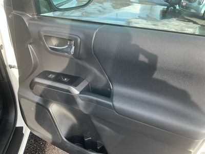 2023 Toyota Tacoma — photo 7 view