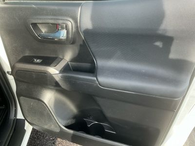 2023 Toyota Tacoma — photo 10 view