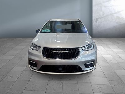 2024 Chrysler Pacifica - Photo 2