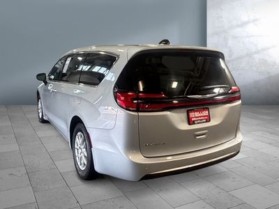 2024 Chrysler Pacifica - Photo 3
