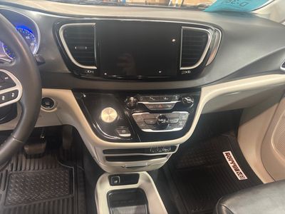 2024 Chrysler Pacifica - Photo 10