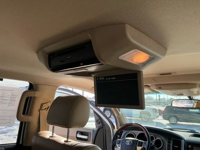 2017 Toyota Sequoia — photo 7 view