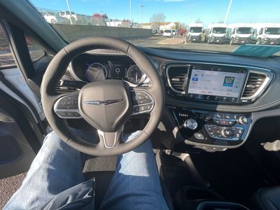 2026 Chrysler Pacifica — photo 12 view