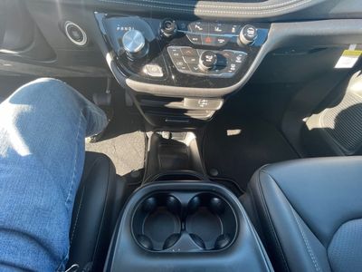 2026 Chrysler Pacifica — photo 9 view