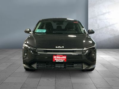 2025 Kia K4 — front three-quarter view
