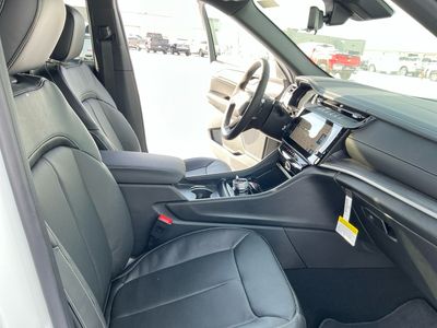 2026 Jeep Grand Cherokee - Photo 14