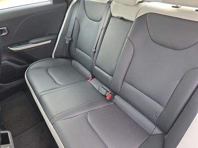2025 Kia K4 - Photo 8