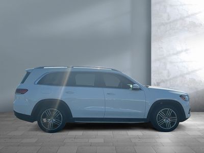 2023 Mercedes-Benz GLS — detail view