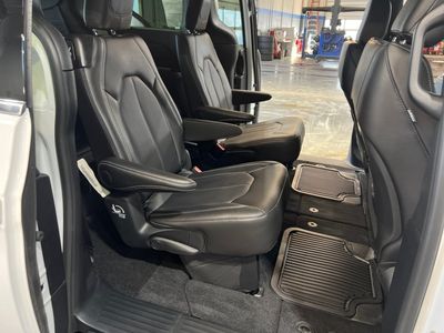 2026 Chrysler Pacifica — photo 12 view