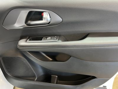 2026 Chrysler Pacifica — photo 13 view