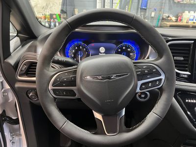 2026 Chrysler Pacifica — photo 14 view