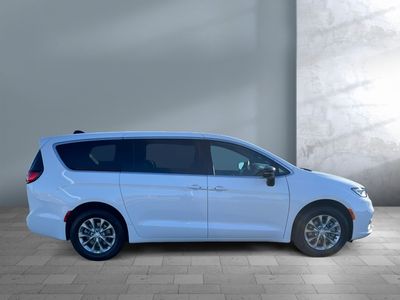 2026 Chrysler Pacifica — detail view