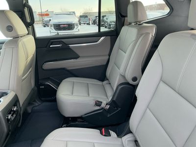 2026 GMC Acadia — photo 8 view
