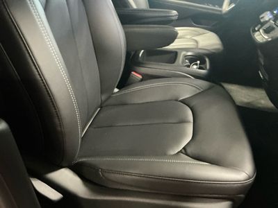 2026 Chrysler Pacifica — photo 9 view