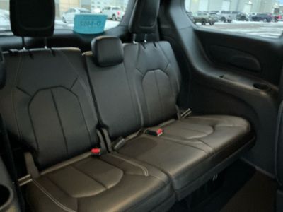 2026 Chrysler Pacifica — photo 13 view