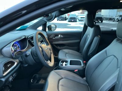 2026 Chrysler Pacifica — photo 15 view