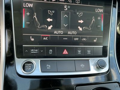 2022 Audi Q8 — photo 11 view