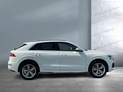 2022 Audi Q8 — detail view