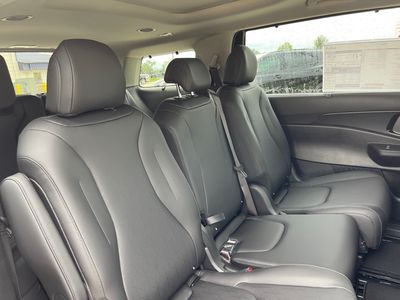2026 Kia Carnival — photo 13 view