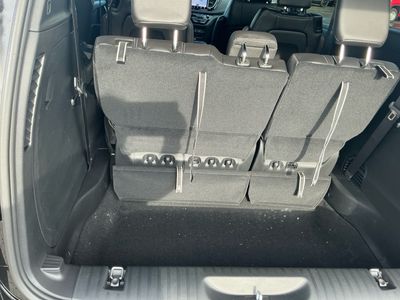 2026 Chrysler Pacifica — photo 11 view