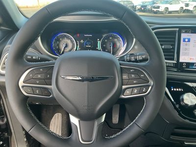 2026 Chrysler Pacifica — photo 13 view