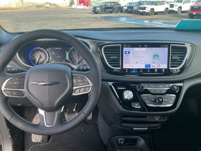 2026 Chrysler Pacifica — photo 14 view
