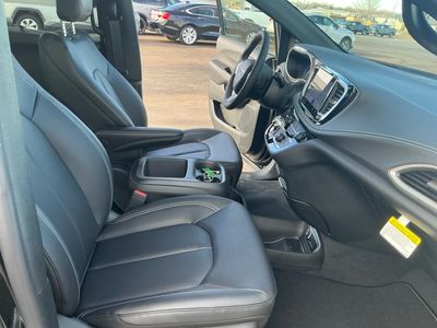 2026 Chrysler Pacifica — detail view