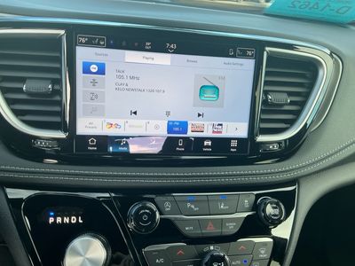 2026 Chrysler Pacifica — photo 8 view