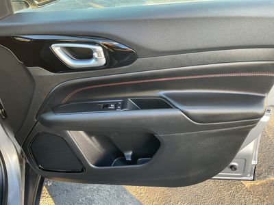 2023 Jeep Compass — photo 9 view