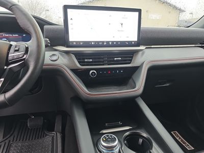 2025 Ford Explorer — photo 10 view
