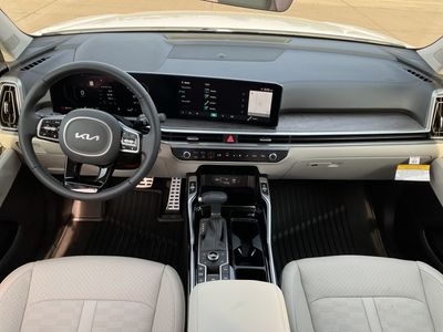 2025 Kia Sorento — photo 12 view