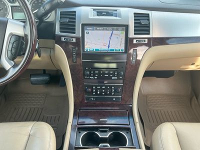 2011 Cadillac Escalade EXT — photo 13 view