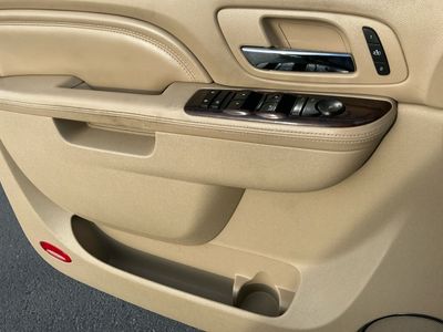 2011 Cadillac Escalade EXT — detail view