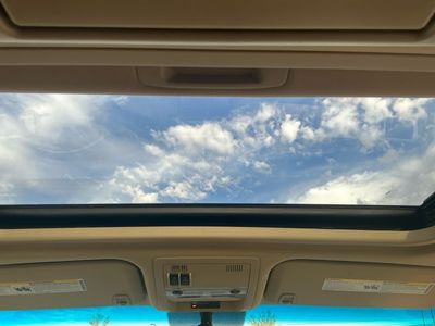2011 Cadillac Escalade EXT — photo 8 view